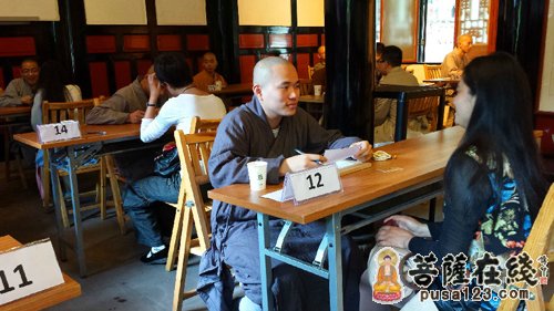 参加现场面试，与法师亲切交谈，分享人生（历史图）