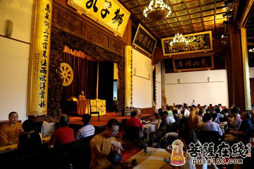 “海外华文媒体浙江行”在灵隐寺体验佛教文化