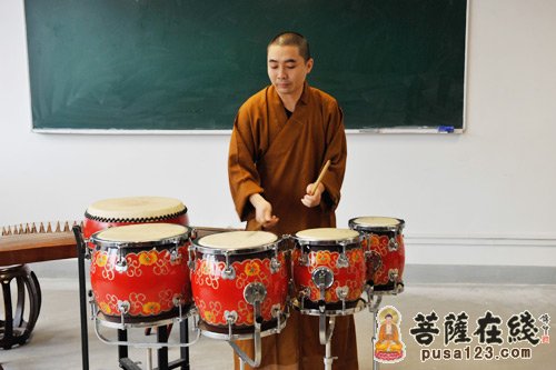 上海玉佛禅寺进行梵乐团专职法师专业考核