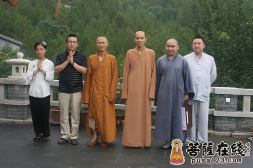 峨眉山佛学院隆藏法师百家讲坛栏目主编张长虹一行参访北京龙泉寺