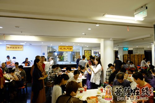 上海龙华古寺空相青年佛学班面师会