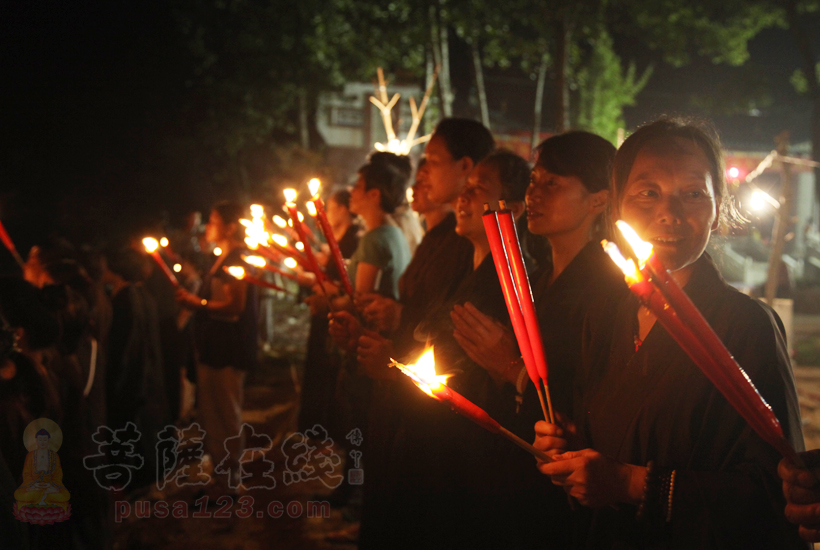 【高清图集】盂兰盆节 湖南湘阴法华古寺举行传河花灯