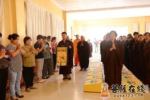 迎请上开下应法师