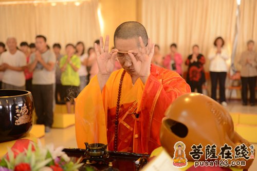 开应法师拈香