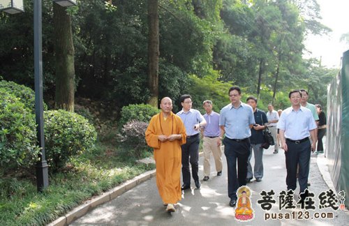 南京副市长陈刚视察南京清凉寺遗址保护工程
