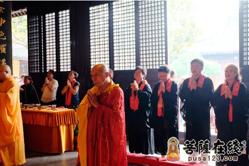首座海晏老法师主持地藏法会洒净开坛结界仪式