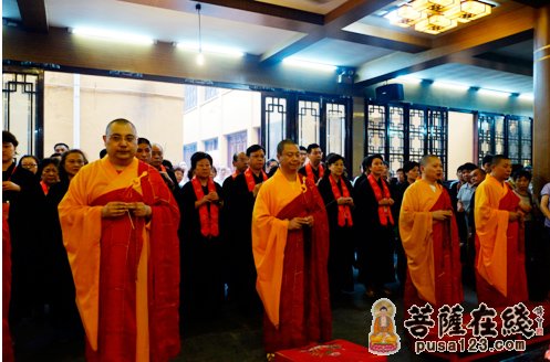 五位金刚上师登坛说法，普施甘露