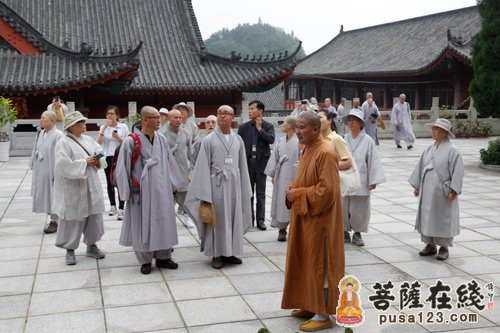 崇延法师带领巡礼老祖寺