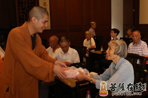 送上我们的心意和中秋的祝福