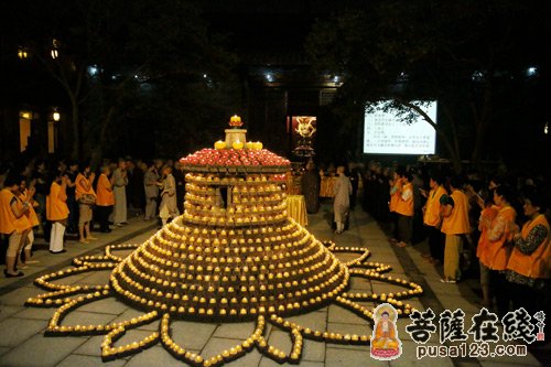 莲灯灿灿，情怀殷殷