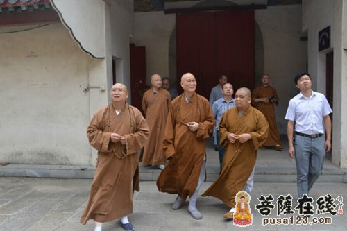 北京广化寺方丈怡学大和尚一行参访湖北五祖寺