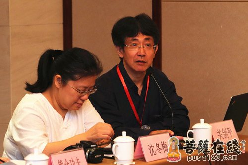 浙江省农林大学茶文化学院副教授关剑平主持会议