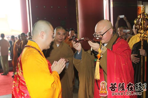 江苏徐州宝莲寺隆重举行觉耀法师荣膺方丈升座