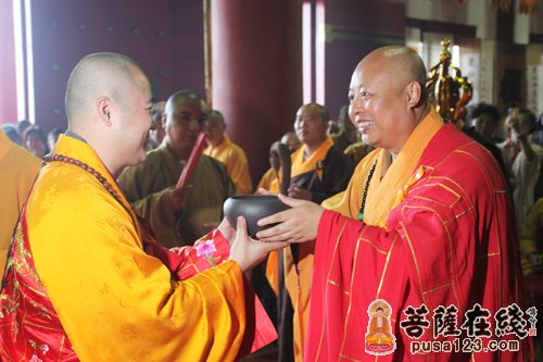 江苏徐州宝莲寺隆重举行觉耀法师荣膺方丈升座