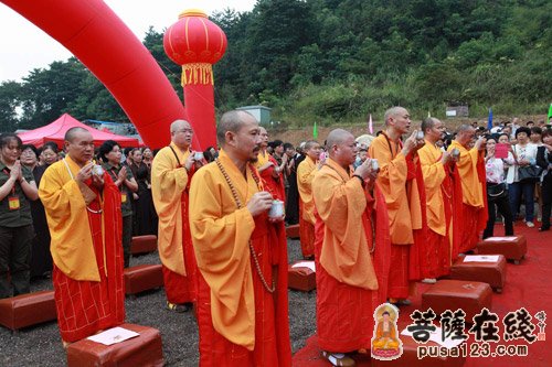 江西宜春崇圣禅寺隆重举行大雄宝殿上梁庆典法