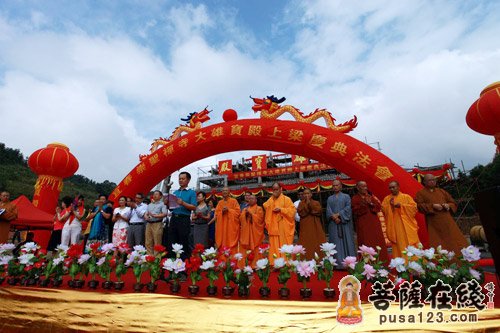 江西宜春崇圣禅寺隆重举行大雄宝殿上梁庆典法