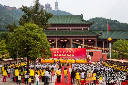 江西尼众佛学院建院20周年庆典暨僧伽教育座谈会举行