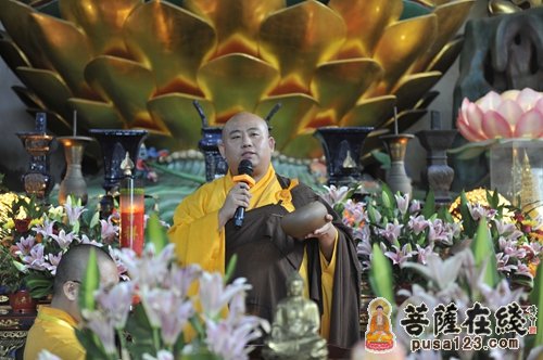 妙理法师演示如何护钵