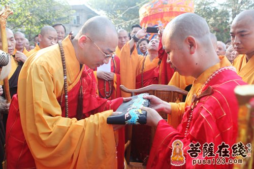 抚州正觉古寺隆重举行学辉法师荣膺方丈升座庆典法会