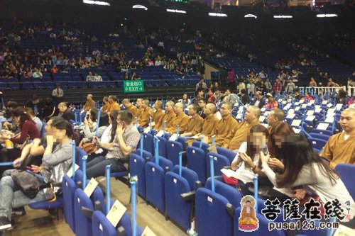 上海玉佛禅寺梵乐团法师应邀出席“姜育恒告别30（上海站）巡回演唱会”