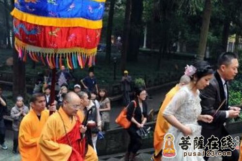 婚礼-围棋界的“美女国手”毛昱衡与”玻璃艺术家“李玉普在杭州灵隐寺举办婚礼