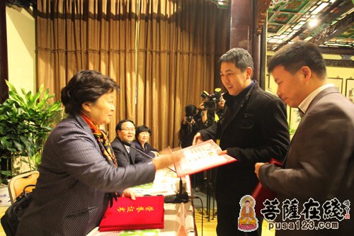 大学-“玉佛禅寺觉群大学生创业基金”举行2014年资助项目签约仪式
