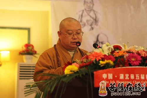 五祖寺方丈正慈大和尚作重要讲话（图片来源：菩萨在线 摄影：妙雨）