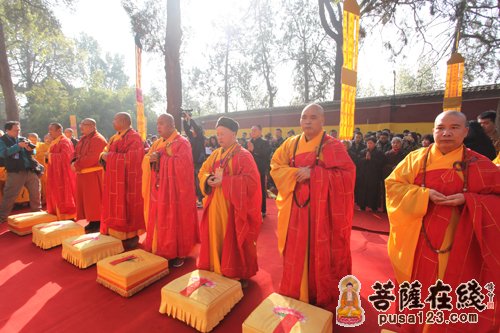  诸大德共同祈福，如法如律（图片来源：菩萨在线 摄影：妙音）