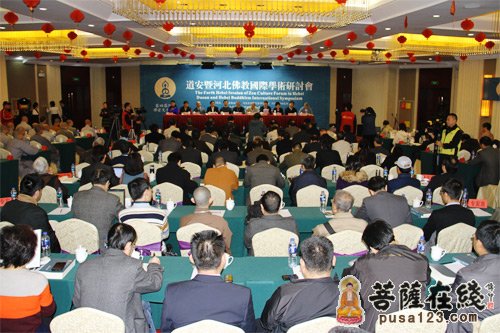 现场气氛热烈，掌声不断（图片来源：菩萨在线 摄影：妙甜）