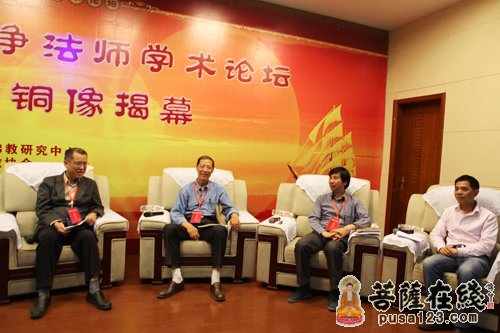 论坛第一场发言代表（图片来源：菩萨在线 摄影：妙雨） 