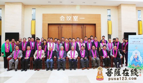 合影留念（图片来源：菩萨在线 摄影：妙雨）