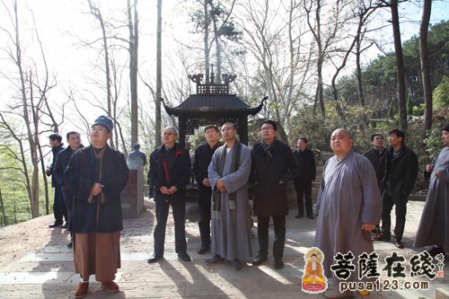 中央统战部二局局长赵学义一行视察黄梅五祖寺