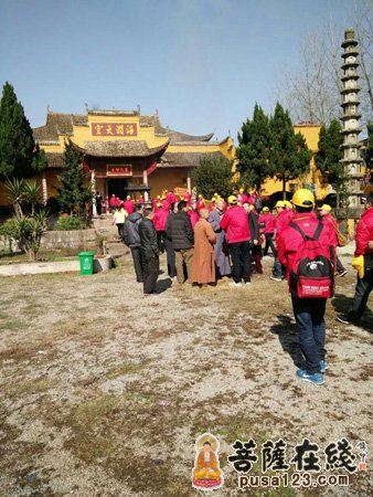 妙安法师前来迎接福建信众