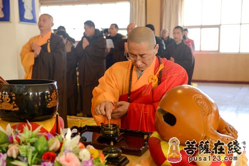 三时系念-开应法师拈香