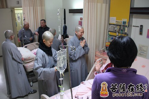 法鼓山学僧造访台北荣总重症病房 为需要关怀的患者 分享安心之法