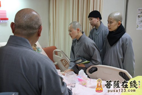 昏迷意识不清者，法师强调他们仍有神识，探访时应多说正面话语 鼓励相信医生、放松身心