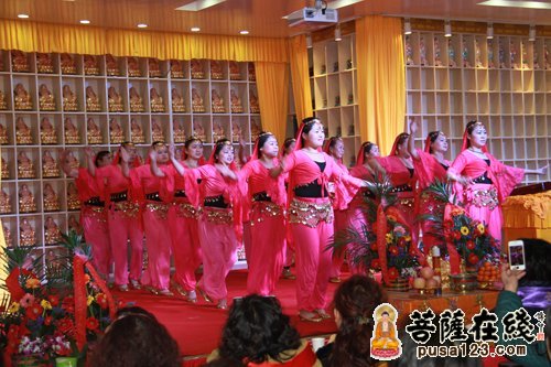 舞蹈表演（图片来源：菩萨在线 摄影：慧源）