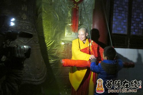 撞钟祈福
