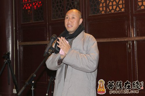 浙江省佛教协会会长、雪窦山资圣禅寺方丈怡藏大和尚慈悲开示  （图片来源：菩萨在线 摄影：妙善）