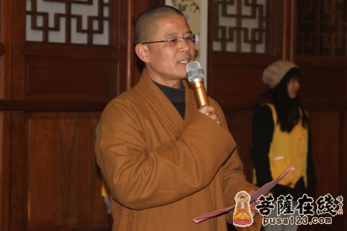 主持人如恒法师（图片来源：菩萨在线 摄影：妙然）
