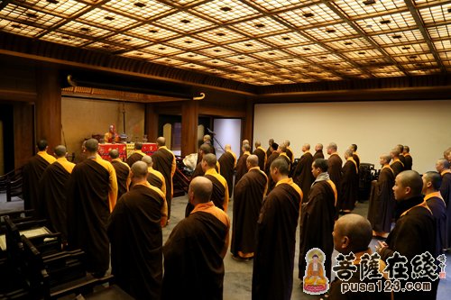 法师们恭听方丈开示