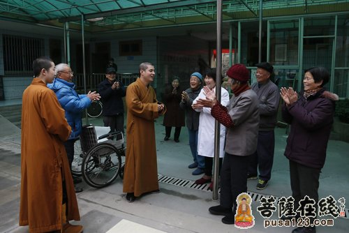 灵隐寺-杭州灵隐寺腊八节送粥彰显“感恩”精神