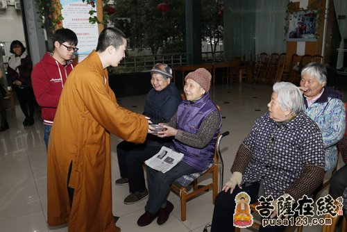 灵隐寺-杭州灵隐寺腊八节送粥彰显“感恩”精神