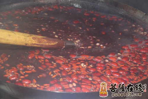 寒山寺-苏州寒山寺举行“腊八施粥”与大众广结善缘