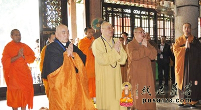 的诸山长老一行到潮州开元寺参访,受到潮州开元寺方丈达诠大和尚与
