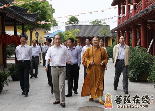 佛教-上海市浦东新区区长一行到南山古寺视察