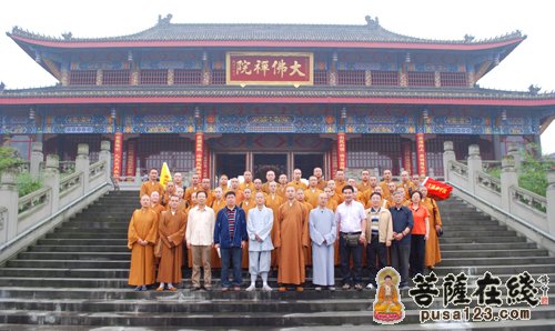 峨眉山-上海佛学院师生参访峨眉山寺院