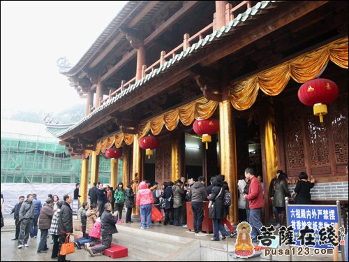 辞别旧岁 喜迎新春 广东南华禅寺香火鼎盛