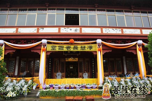 佛教-天地同泣 十方信众至黄梅四祖寺吊唁当代高僧净慧长老