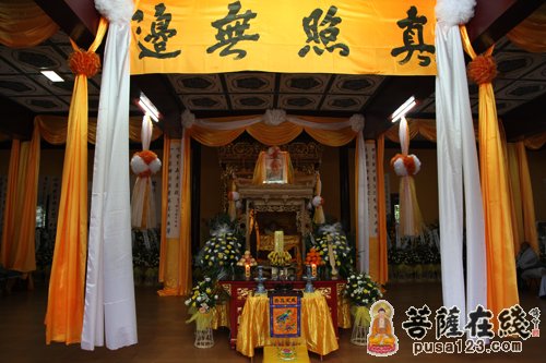 佛教-天地同泣 十方信众至黄梅四祖寺吊唁当代高僧净慧长老